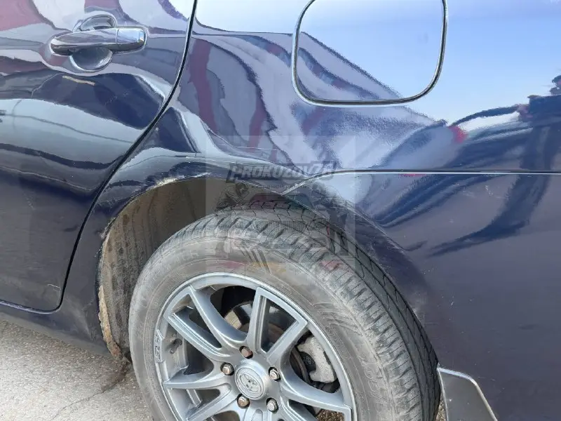Toyota Corolla до ремонта — коррозия на задней колёсной арке